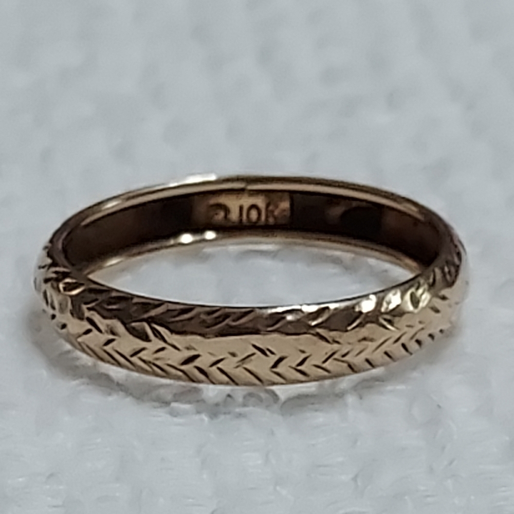 10K Gold Band Ring